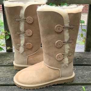 UGG Bailey Button Triplet in Sand
